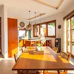 Bright Modern Villa In Perfect Walkable Location