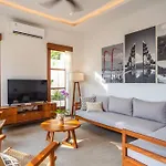 Bright Modern Villa In Perfect Walkable Location