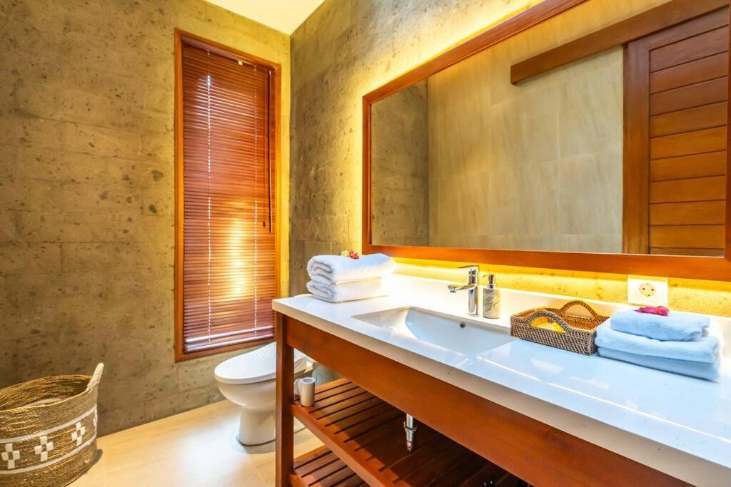 Bright Modern In Perfect Walkable Location Villa