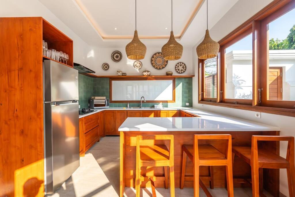 Bright Modern In Perfect Walkable Location Villa *